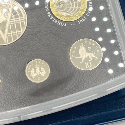LOT 156J: 2001 United Kingdom Proof Coin Set
