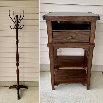 LOT 161 G: Aspen Skies Stand Alone Laptop Desk & Wooden Coat Rack