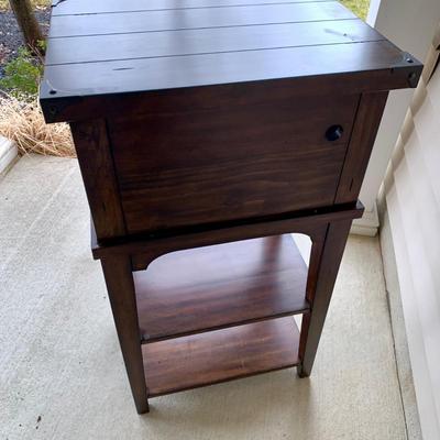 LOT 161 G: Aspen Skies Stand Alone Laptop Desk & Wooden Coat Rack