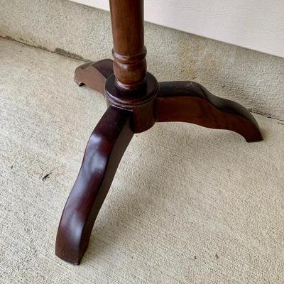 LOT 161 G: Aspen Skies Stand Alone Laptop Desk & Wooden Coat Rack