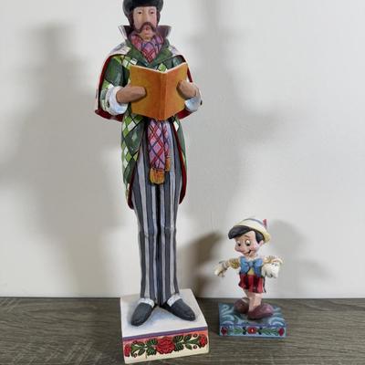 LOT 165K: Jim Shore - 2006 Heartwood Creek "Here We Come A Caroling Among the Leaves So Green" C4005326 & Disney Traditions...