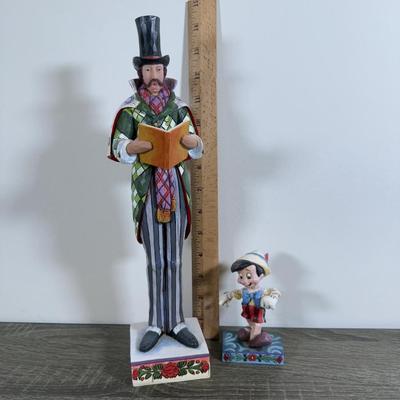 LOT 165K: Jim Shore - 2006 Heartwood Creek "Here We Come A Caroling Among the Leaves So Green" C4005326 & Disney Traditions...