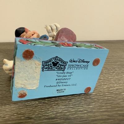 LOT 165K: Jim Shore - 2006 Heartwood Creek "Here We Come A Caroling Among the Leaves So Green" C4005326 & Disney Traditions...