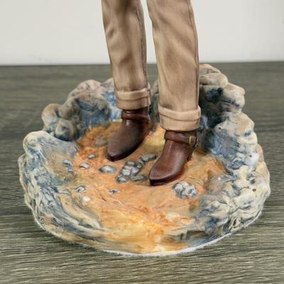 LOT 167L: John Wayne Porcelain Statues - The Franklin Mint "The Duke", "Western Lawman" and Bradford Exchange Trails...