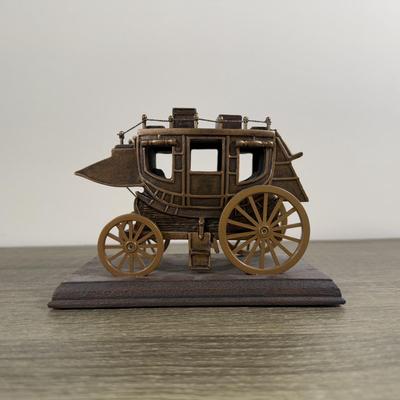 LOT 168L: Bradford Exchange John Wayne - 2009 America's Lawman A0048, 2011 Edwin M Knowles A Legend Stands Tall A0812 & 2012...