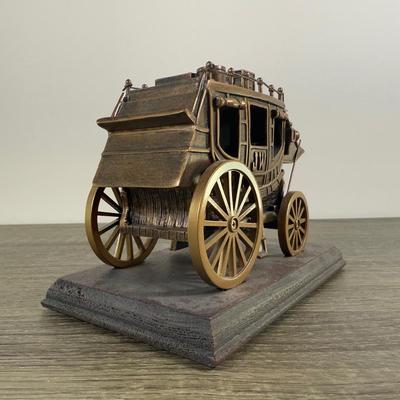 LOT 168L: Bradford Exchange John Wayne - 2009 America's Lawman A0048, 2011 Edwin M Knowles A Legend Stands Tall A0812 & 2012...