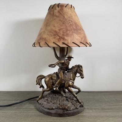 LOT 175L: 2010 Bradford Exchange John Wayne, "American Legend" Accent Lamp (16")