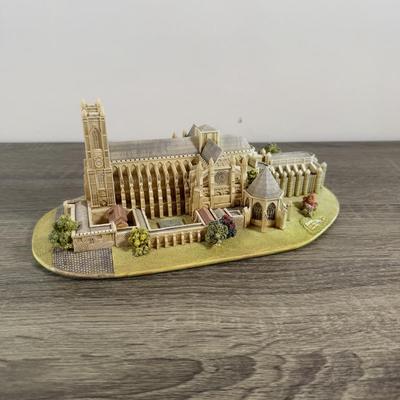 LOT 177L: Lilliput Lane Miniature British Buildings