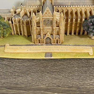 LOT 177L: Lilliput Lane Miniature British Buildings