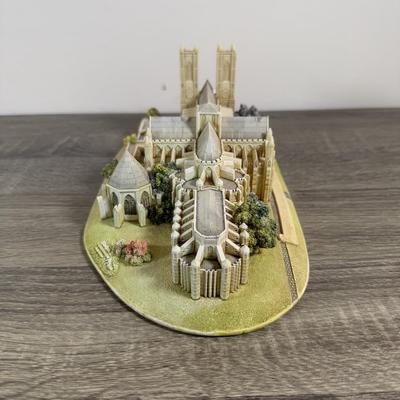 LOT 177L: Lilliput Lane Miniature British Buildings