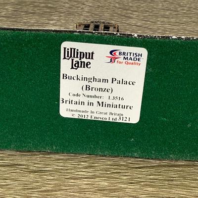 LOT 177L: Lilliput Lane Miniature British Buildings