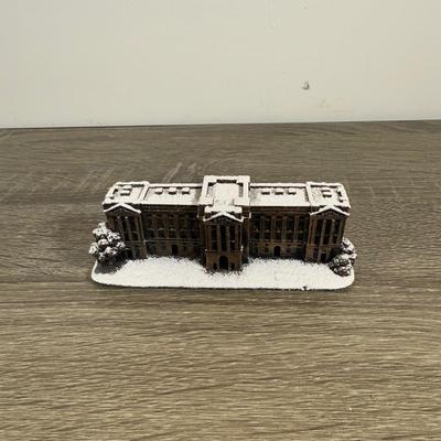 LOT 177L: Lilliput Lane Miniature British Buildings