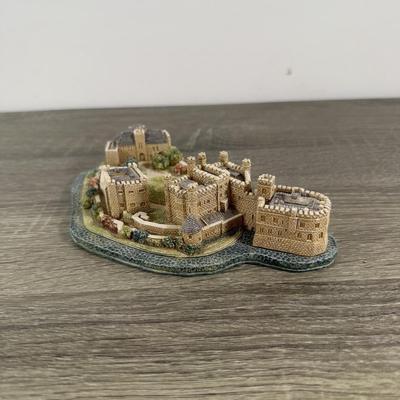 LOT 177L: Lilliput Lane Miniature British Buildings