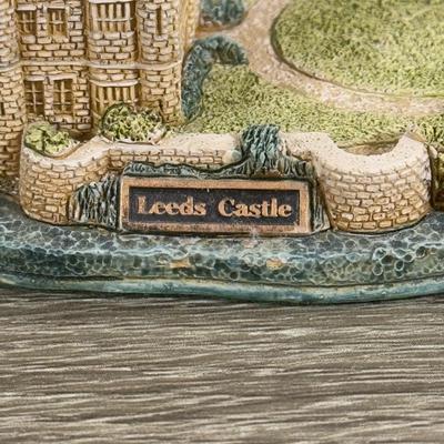 LOT 177L: Lilliput Lane Miniature British Buildings