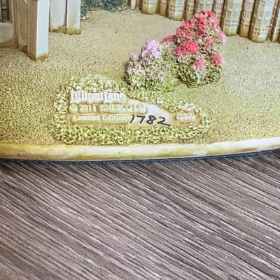 LOT 177L: Lilliput Lane Miniature British Buildings