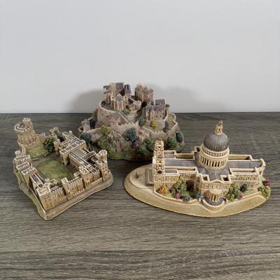 LOT 178L: Lilliput Lane Miniature British Buildings