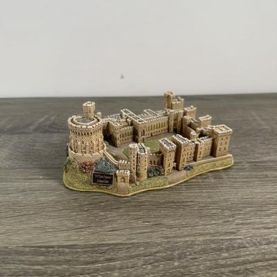 LOT 178L: Lilliput Lane Miniature British Buildings