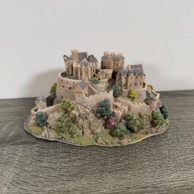 LOT 178L: Lilliput Lane Miniature British Buildings