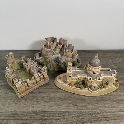 LOT 178L: Lilliput Lane Miniature British Buildings