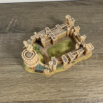 LOT 178L: Lilliput Lane Miniature British Buildings