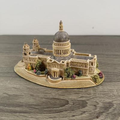 LOT 178L: Lilliput Lane Miniature British Buildings