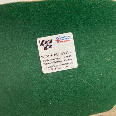 LOT 178L: Lilliput Lane Miniature British Buildings