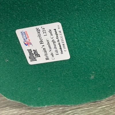 LOT 178L: Lilliput Lane Miniature British Buildings