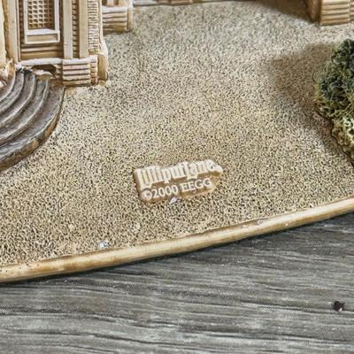 LOT 178L: Lilliput Lane Miniature British Buildings