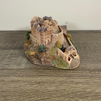 LOT 178L: Lilliput Lane Miniature British Buildings