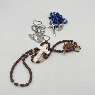 LOT 181J: Miscellaneous Religious Items - Pins, Rosaries, and more!