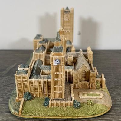 LOT 184L: Lilliput Lane Miniature British Buildings