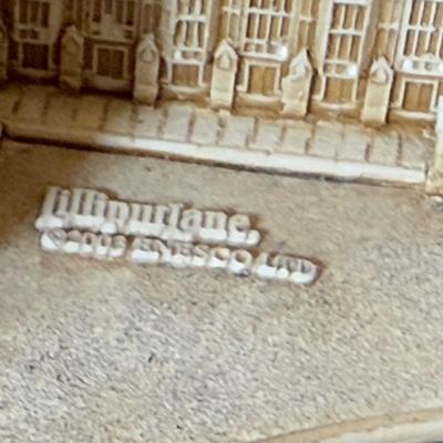 LOT 184L: Lilliput Lane Miniature British Buildings