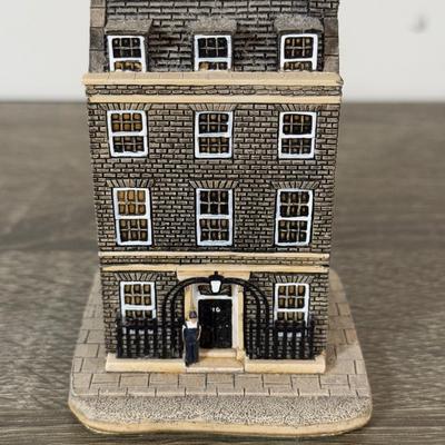 LOT 184L: Lilliput Lane Miniature British Buildings