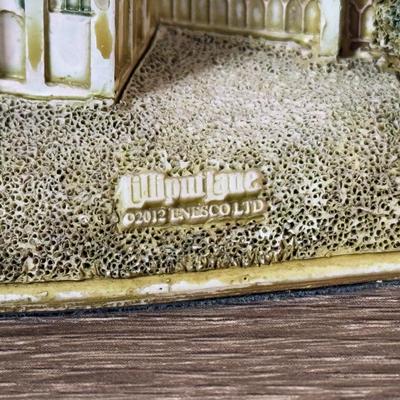 LOT 184L: Lilliput Lane Miniature British Buildings