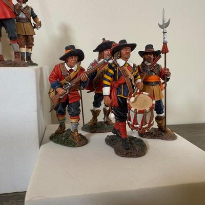 LOT 185L: King & Country Pike & Musket Mini Figurine Set