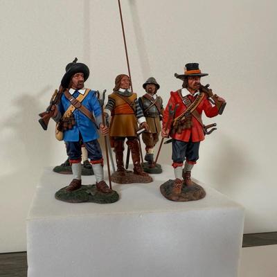 LOT 185L: King & Country Pike & Musket Mini Figurine Set