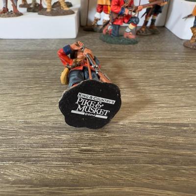 LOT 185L: King & Country Pike & Musket Mini Figurine Set