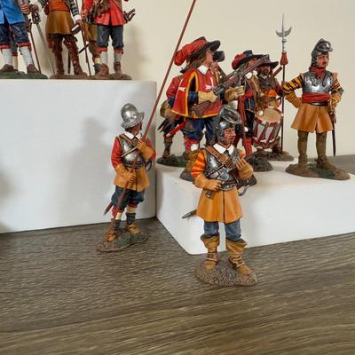 LOT 185L: King & Country Pike & Musket Mini Figurine Set