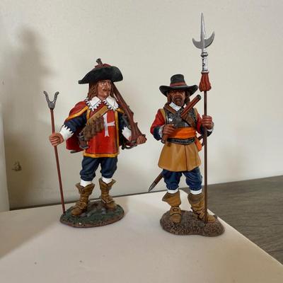 LOT 185L: King & Country Pike & Musket Mini Figurine Set