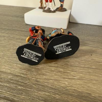 LOT 185L: King & Country Pike & Musket Mini Figurine Set