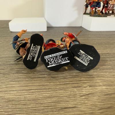 LOT 185L: King & Country Pike & Musket Mini Figurine Set