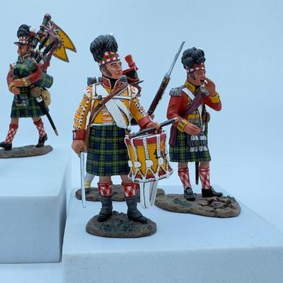 LOT 186L: Great Britain Miniature Figurines - King & Country and More