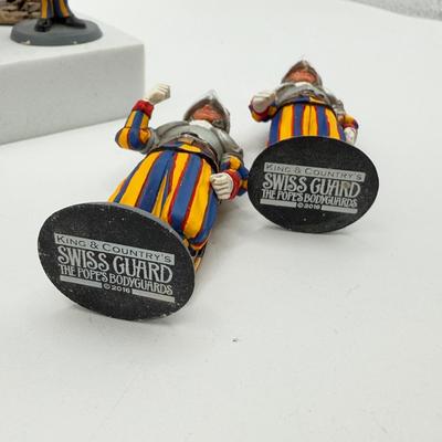 LOT 186L: Great Britain Miniature Figurines - King & Country and More