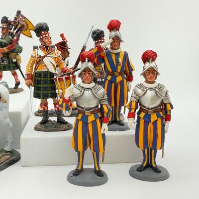 LOT 186L: Great Britain Miniature Figurines - King & Country and More