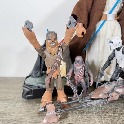 LOT 192L: 1990s & Later Star Wars Toys & Action Figures