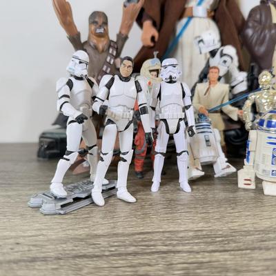 LOT 192L: 1990s & Later Star Wars Toys & Action Figures