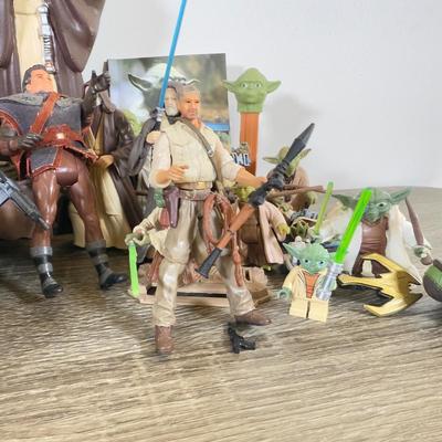 LOT 192L: 1990s & Later Star Wars Toys & Action Figures