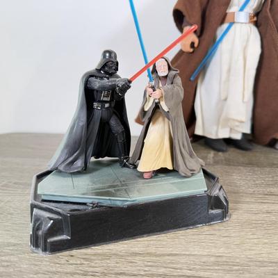 LOT 192L: 1990s & Later Star Wars Toys & Action Figures