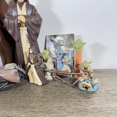 LOT 192L: 1990s & Later Star Wars Toys & Action Figures