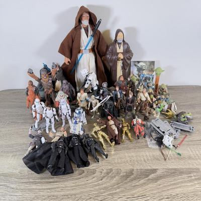 LOT 192L: 1990s & Later Star Wars Toys & Action Figures